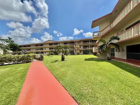 Exterior - 5300 Washington St #E109, Hollywood, FL 33021 photo 4 of 6