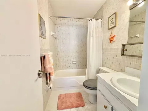 Bath - 5300 Washington St #E109, Hollywood, FL 33021 photo 5 of 5