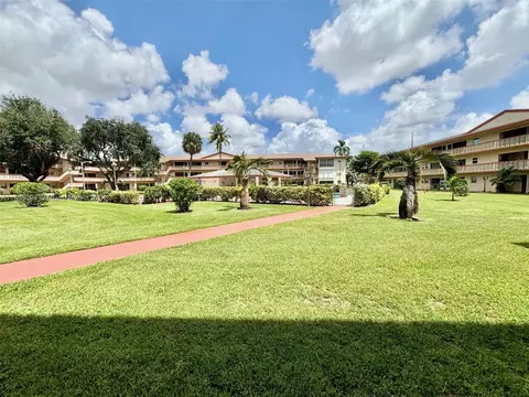 Exterior - 5300 Washington St #E109, Hollywood, FL 33021 photo 5 of 6