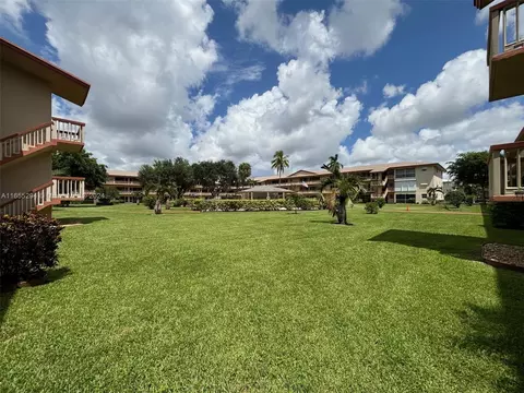 Exterior - 5300 Washington St #E109, Hollywood, FL 33021 photo 6 of 6
