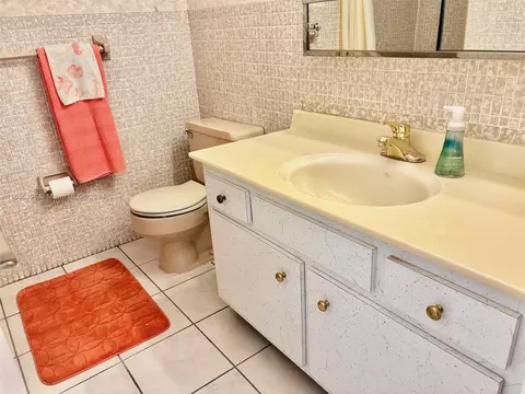 Bath - 5300 Washington St #E109, Hollywood, FL 33021 photo 3 of 5