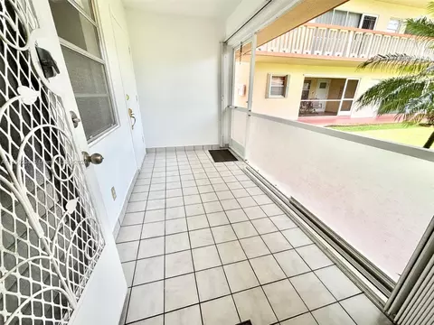 Exterior - 5300 Washington St #E109, Hollywood, FL 33021 photo 2 of 6