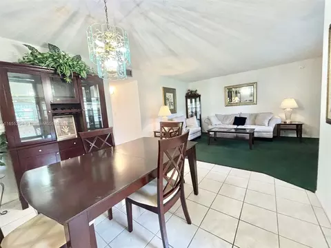 Dining - 5300 Washington St #E109, Hollywood, FL 33021 photo 2 of 7