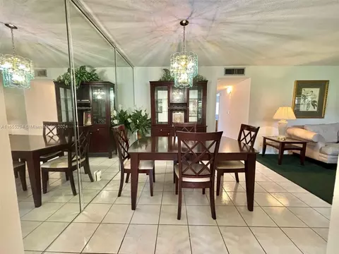 Dining - 5300 Washington St #E109, Hollywood, FL 33021 photo 5 of 7