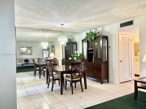 Dining - 5300 Washington St #E109, Hollywood, FL 33021 photo 4 of 7
