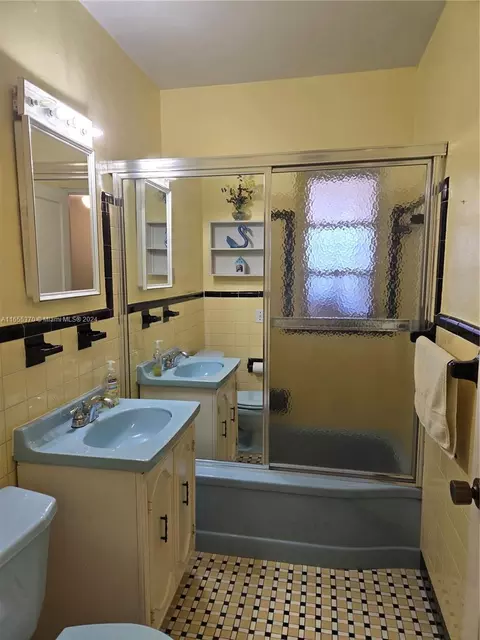 671 E 15th Pl, Hialeah, FL 33010 photo 20