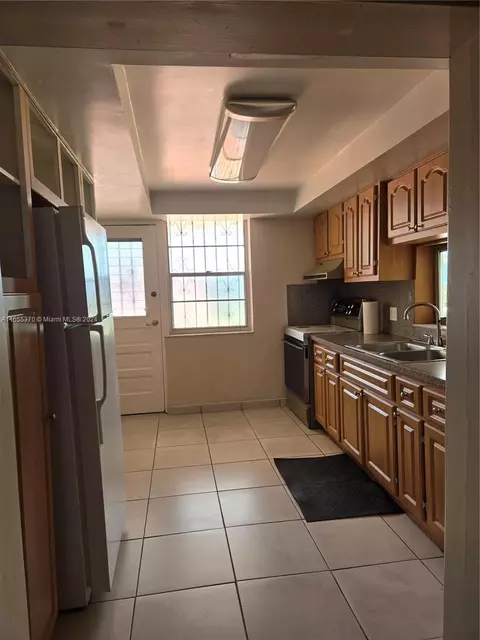 671 E 15th Pl, Hialeah, FL 33010 photo 13