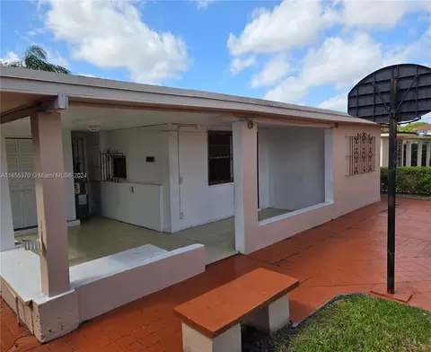 671 E 15th Pl, Hialeah, FL 33010 photo 5