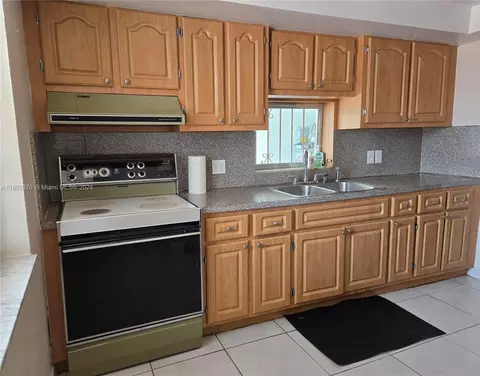 671 E 15th Pl, Hialeah, FL 33010 photo 15