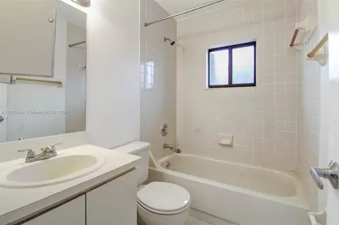 Bath - 7650 W 29th Way #202, Hialeah, FL 33018 photo 2 of 2