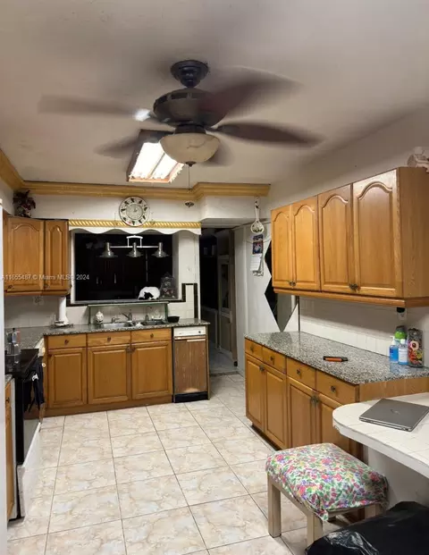 864 W 69 Pl, Hialeah, FL 33014 photo 9