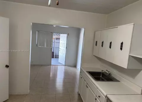 864 W 69 Pl, Hialeah, FL 33014 photo 14