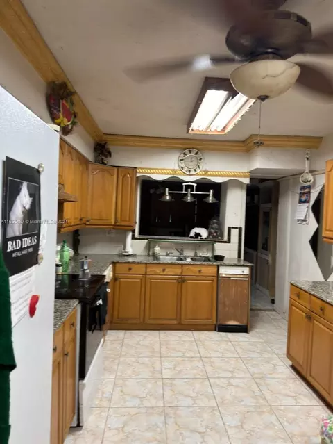 864 W 69 Pl, Hialeah, FL 33014 photo 5