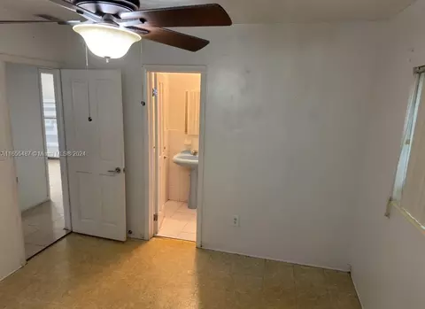 864 W 69 Pl, Hialeah, FL 33014 photo 16
