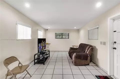 5354 W 4th Ln, Hialeah, FL 33012 photo 8