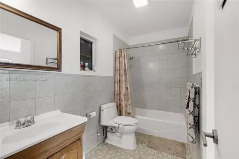 5354 W 4th Ln, Hialeah, FL 33012 photo 13