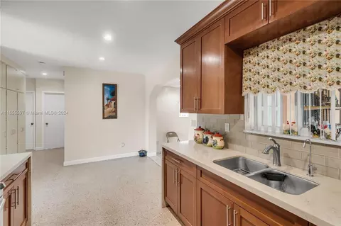 5354 W 4th Ln, Hialeah, FL 33012 photo 4