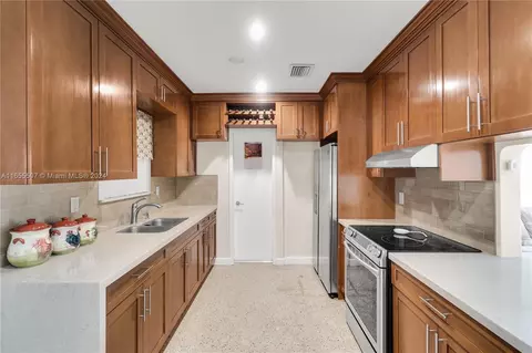 5354 W 4th Ln, Hialeah, FL 33012 photo 3
