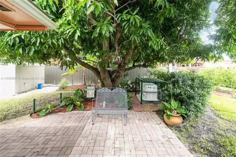 5354 W 4th Ln, Hialeah, FL 33012 photo 17