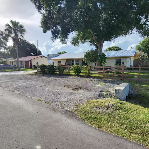 737 NW 21st Ln, Okeechobee, FL 34972 photo 3