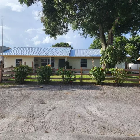 737 NW 21st Ln, Okeechobee, FL 34972 photo 1