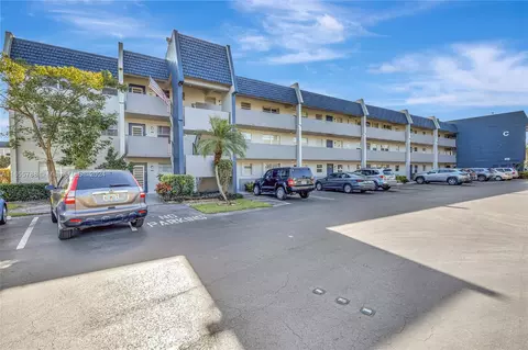 7857 Golf Cir Dr #212, Margate, FL 33063