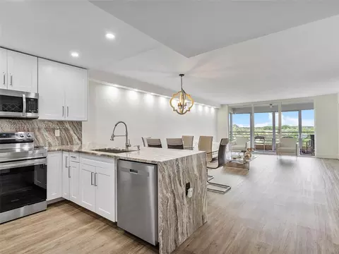 3980 Oaks Clubhouse Dr #501, Pompano Beach, FL 33069