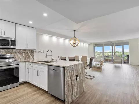 3980 Oaks Clubhouse Dr #501, Pompano Beach, FL 33069