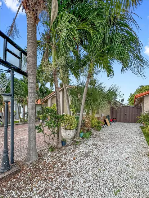 7002 W 29th Way, Hialeah, FL 33018 photo 3