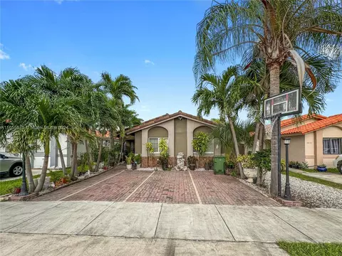 7002 W 29th Way, Hialeah, FL 33018 photo 2