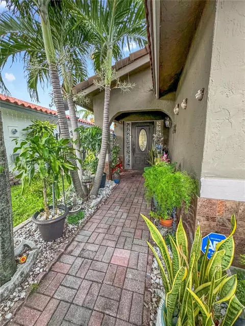 7002 W 29th Way, Hialeah, FL 33018 photo 4