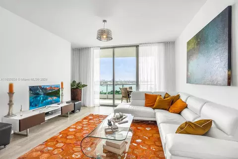 900 Biscayne Blvd #2009, Miami, FL 33132