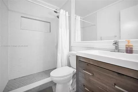 Bath - 14615 Harris Pl, Miami Lakes, FL 33014 photo 1 of 2