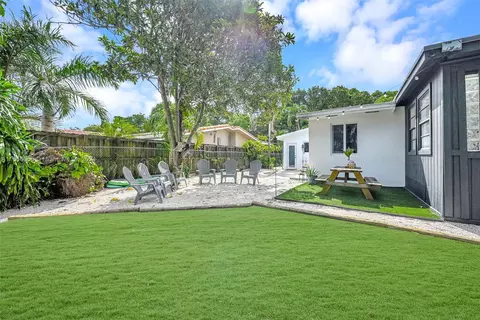 Exterior - 14615 Harris Pl, Miami Lakes, FL 33014 photo 6 of 12