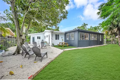 Exterior - 14615 Harris Pl, Miami Lakes, FL 33014 photo 5 of 12