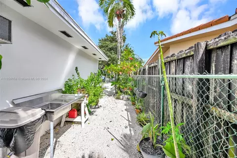 Exterior - 14615 Harris Pl, Miami Lakes, FL 33014 photo 4 of 12