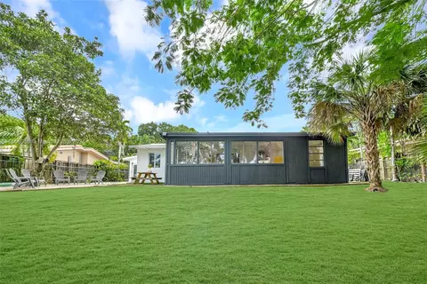 Exterior - 14615 Harris Pl, Miami Lakes, FL 33014 photo 7 of 12
