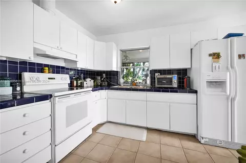 Kitchen - 14615 Harris Pl, Miami Lakes, FL 33014 photo 2 of 3