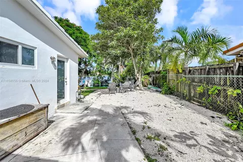Exterior - 14615 Harris Pl, Miami Lakes, FL 33014 photo 3 of 12