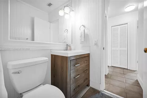 Bath - 14615 Harris Pl, Miami Lakes, FL 33014 photo 2 of 2