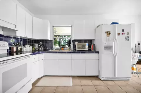 Kitchen - 14615 Harris Pl, Miami Lakes, FL 33014 photo 1 of 3