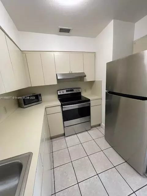 Kitchen - 871 SE 3rd Pl, Hialeah, FL 33010 photo 1 of 2