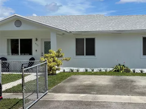 Exterior - 871 SE 3rd Pl, Hialeah, FL 33010 photo 2 of 7