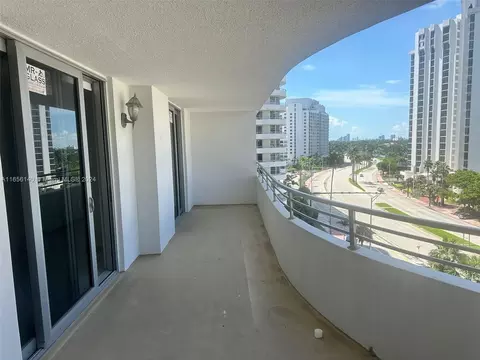 5555 Collins Ave #8Z, Miami Beach, FL 33140