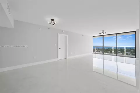 20505 E Country Club Dr #2035, Aventura, FL 33180