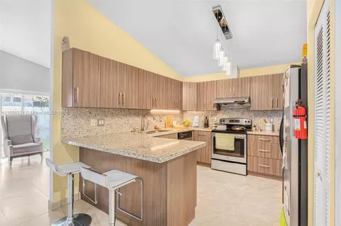 Undisclosed, Hialeah, FL 33015 photo 8