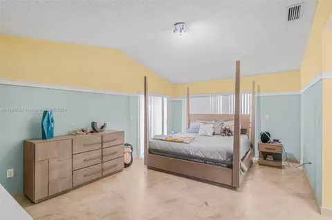 Undisclosed, Hialeah, FL 33015 photo 15