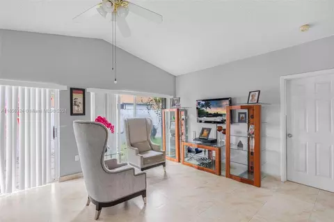 Undisclosed, Hialeah, FL 33015 photo 14