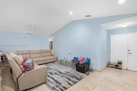 Undisclosed, Hialeah, FL 33015 photo 6