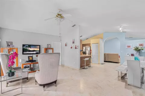 Undisclosed, Hialeah, FL 33015 photo 12